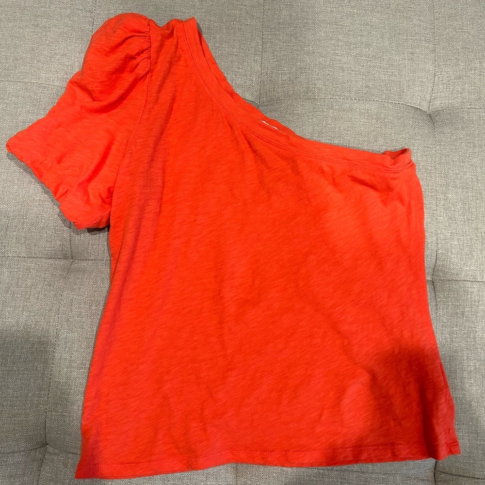One sleeve T-shirt